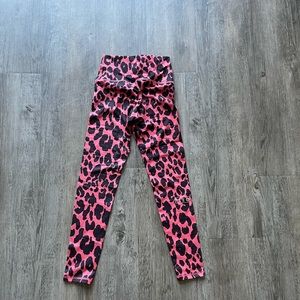 El Toro 25” Garnet Rose Leopard Bounce Fleo